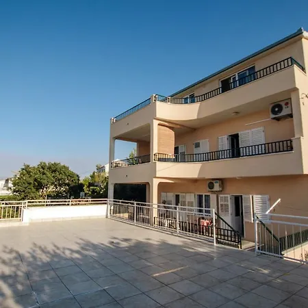Apartamento Arbanija 1122a